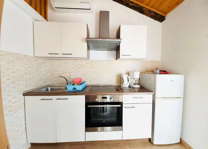 Apartament Dachgeschosswohnung Auf Zwei Etagen Mit Schoenem Meerblick By Interhome