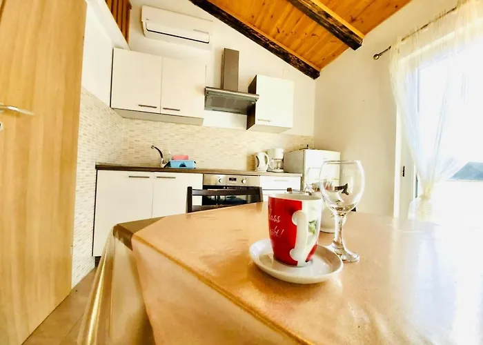 Apartament Dachgeschosswohnung Auf Zwei Etagen Mit Schoenem Meerblick By Interhome