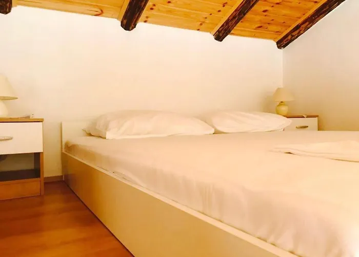 Dachgeschosswohnung Auf Zwei Etagen Mit Schoenem Meerblick By Interhome Apartament Supetarska Draga