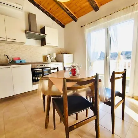 Dachgeschosswohnung Auf Zwei Etagen Mit Schoenem Meerblick By Interhome * Supetarska Draga